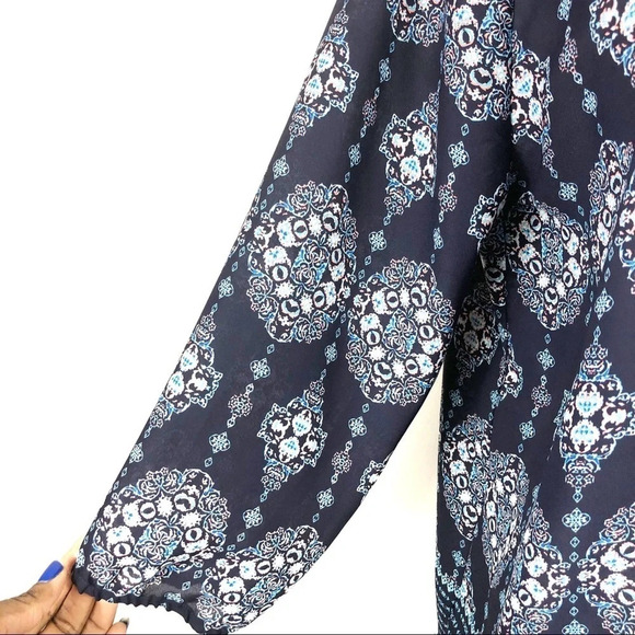 Stitch Fix 0+0 Navy Medallion Print 3/4 Sleeve Top - Picture 3 of 8